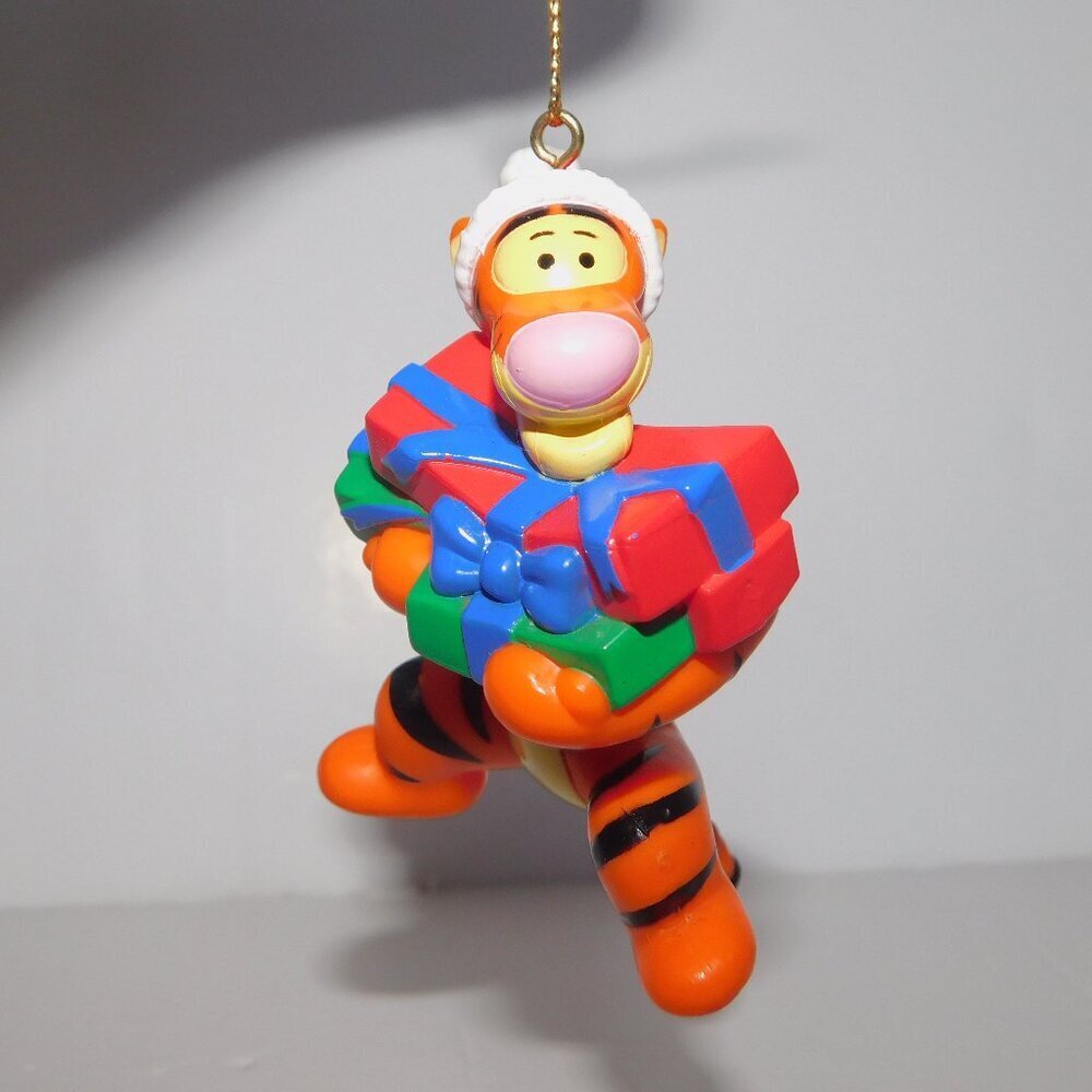 VTG 4" Winnie the Pooh Tigger with Presents Christmas Tree Ornament Alderbrook